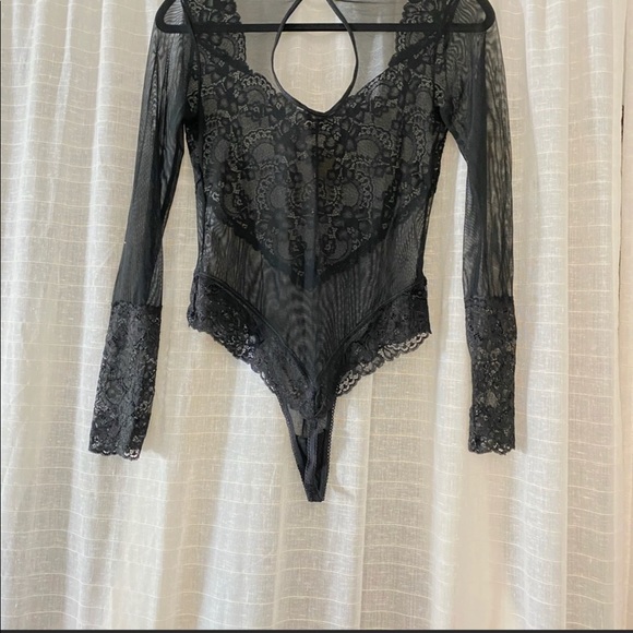 Bundle Set Bodysuit, Satin Romper - Picture 6 of 7